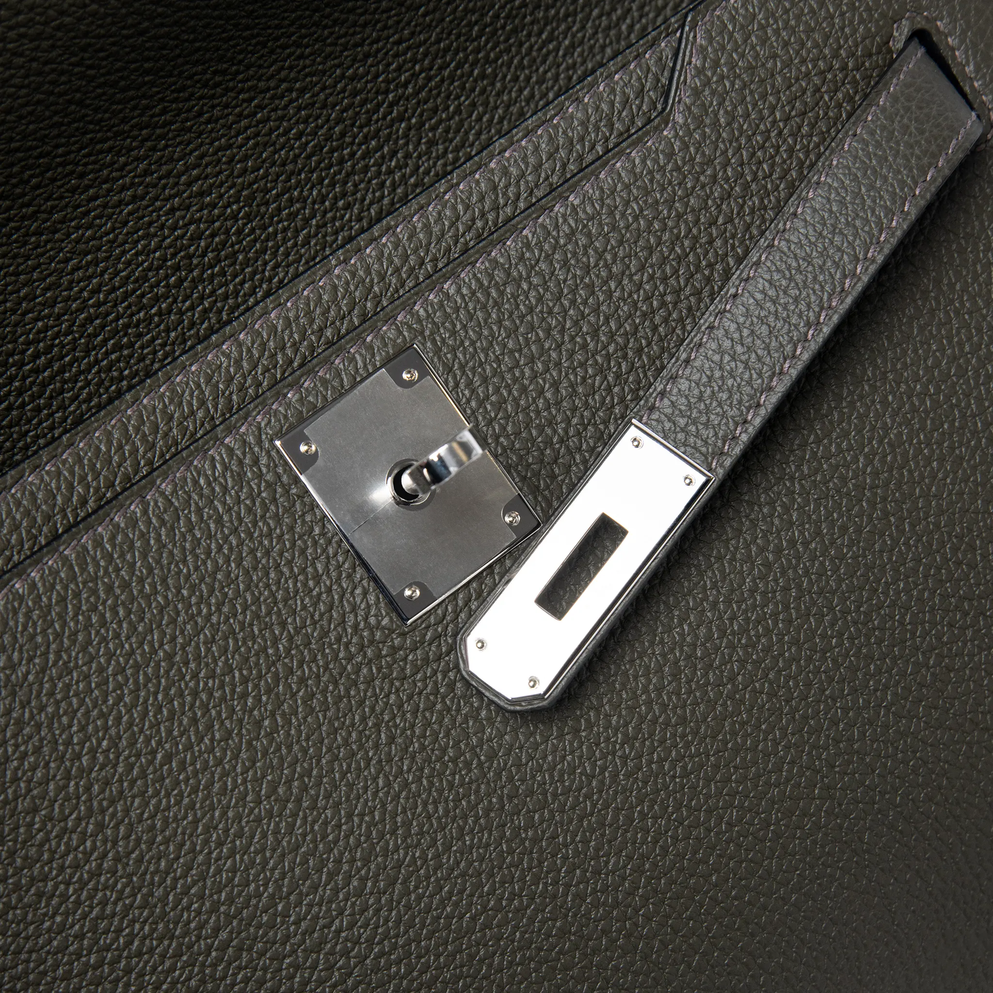 Detailed Lock View of Hermes Kelly Depeches 25 Togo Calfskin Vert De Gris Palladium Hardware